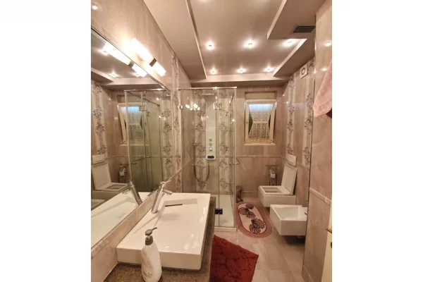 Villa di lusso in vendita a Tirana 6+1, Arredato