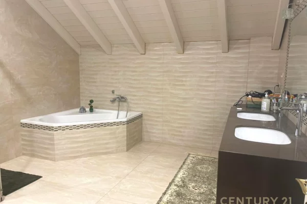 Villa di lusso in vendita a Tirana 6+1, Arredato