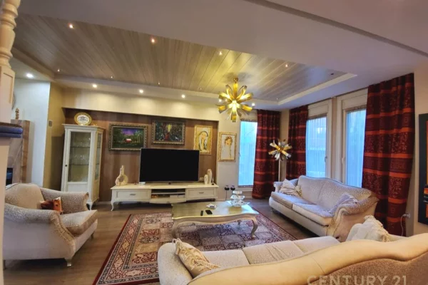 Villa di lusso in vendita a Tirana 6+1, Arredato