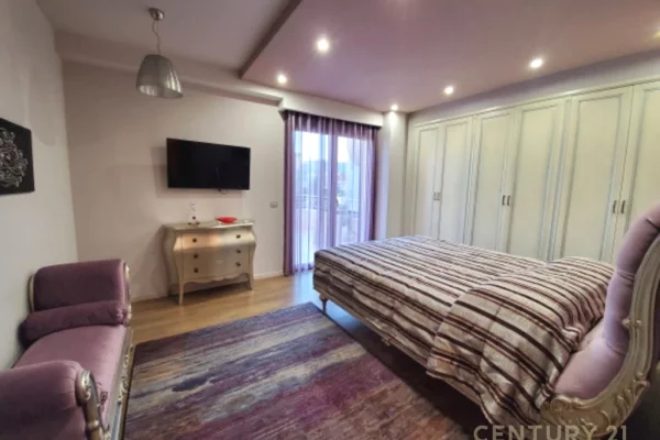 Villa di lusso in vendita a Tirana 6+1, Arredato