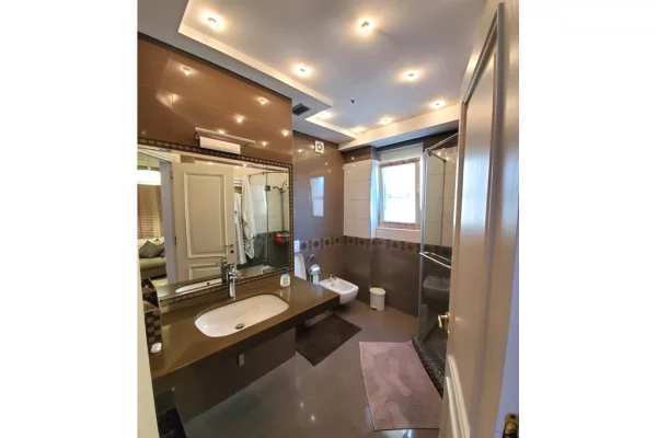 Villa di lusso in vendita a Tirana 6+1, Arredato