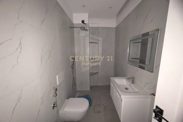 Appartamento in vendita a Tirana 1+1, Vuoto