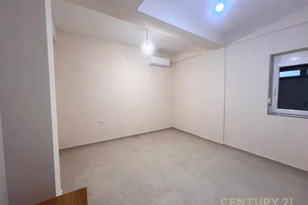 NE KOMUNEN E PARISIT, JAPIM ME QIRA KAT VILE 1+1 E MOBILUAR