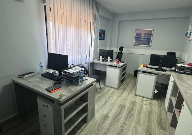 Ambiente Commerciale in Affitto 1+1 a Tirana - 1,200 Euro