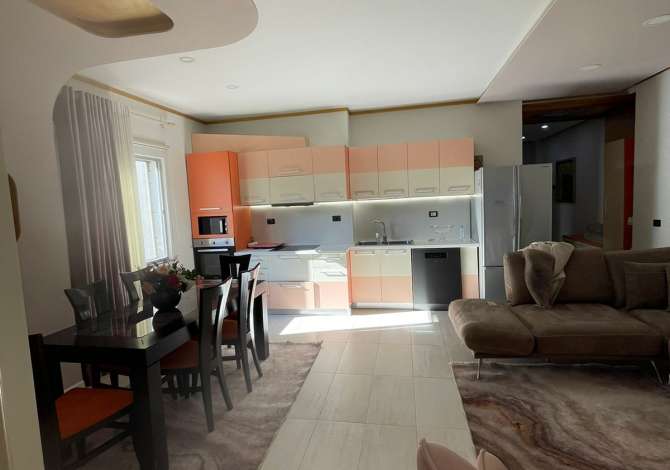 Shtepi me qera Apartament ne Tirane, 2+1, Mobilimi E mobiluar, Pagesa 400  Euro.