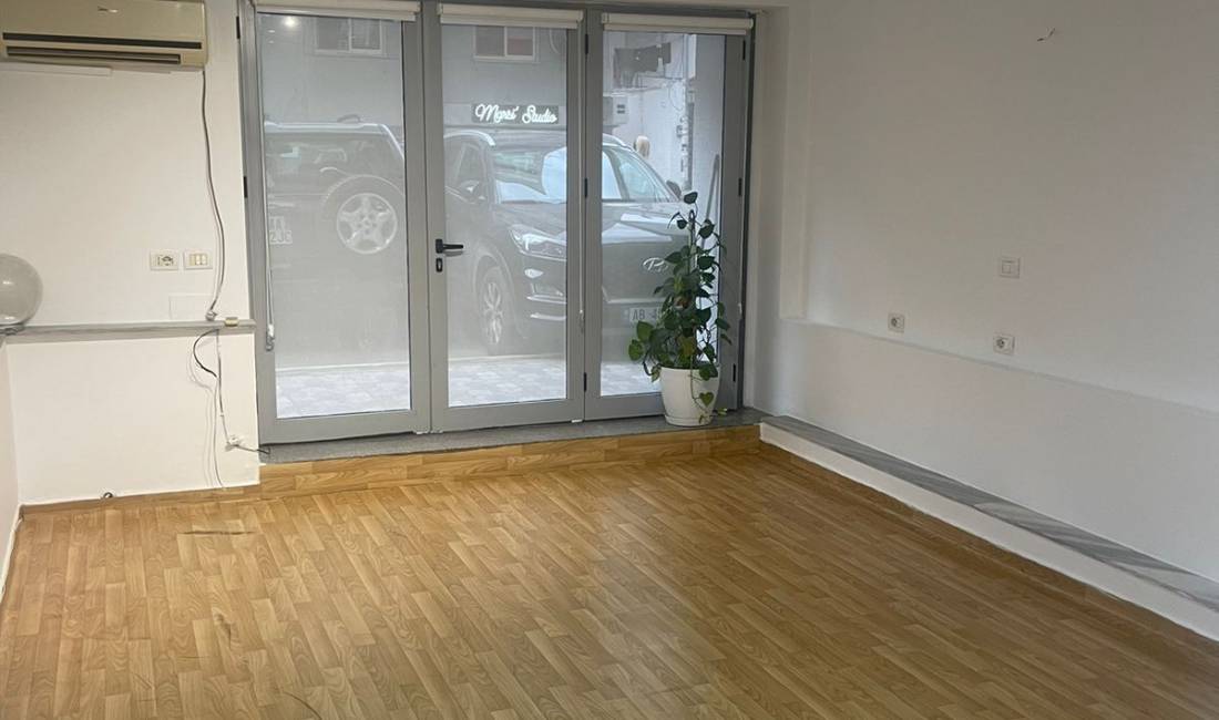 Qera, Ambient Biznesi, Piazza, Qender / OPP38363