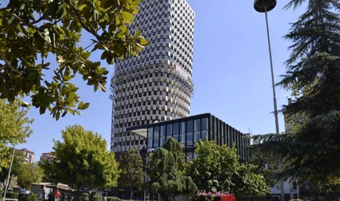 Shitet Biznes, Bar-Restorant, Qender