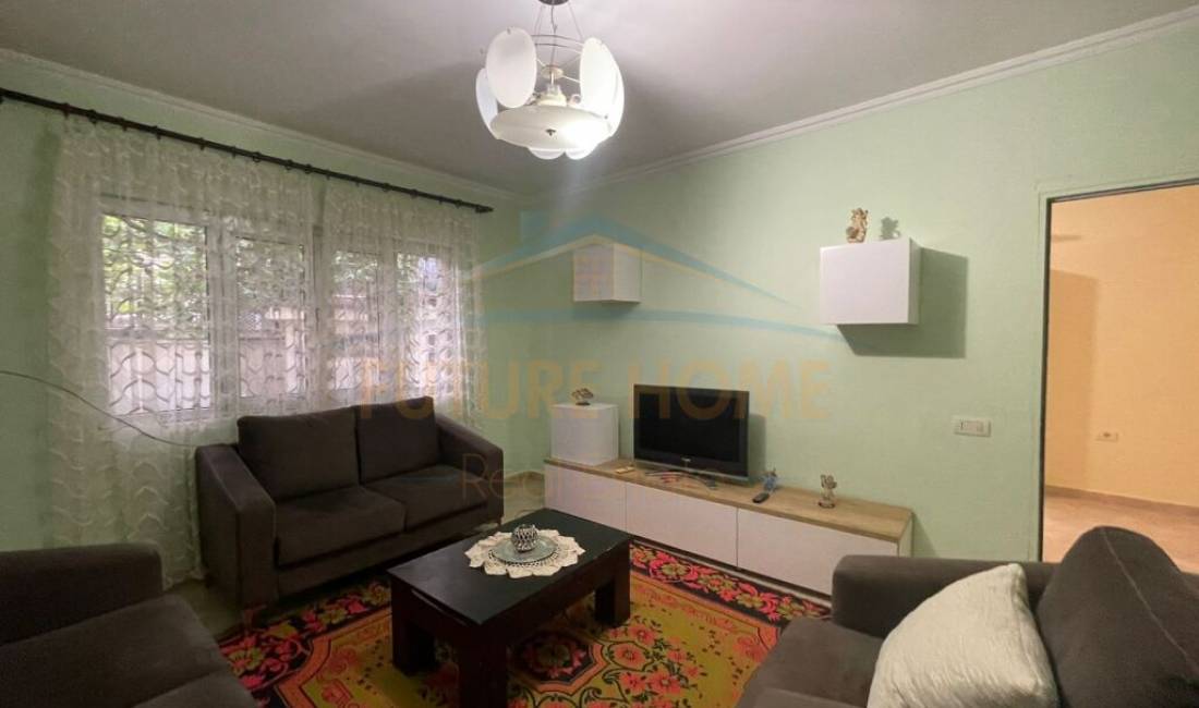 Shtepi me qera Shtepi Private ne Tirane, 1+1, Mobilimi E mobiluar, Pagesa 500  Euro.