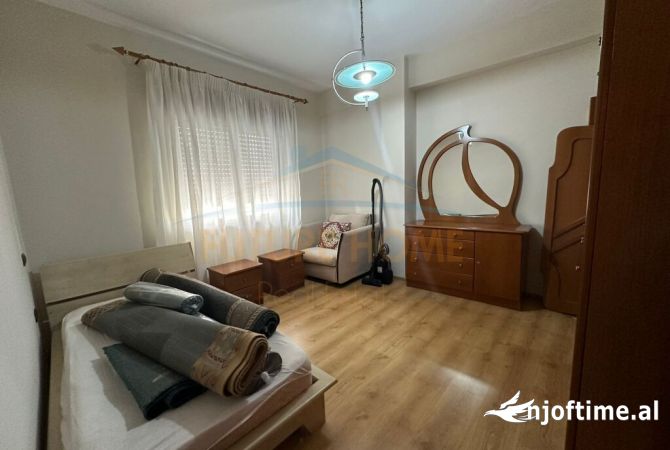 Shtepi me qera Apartament ne Tirane, 2+1, Mobilimi E mobiluar, Pagesa 700  Euro.