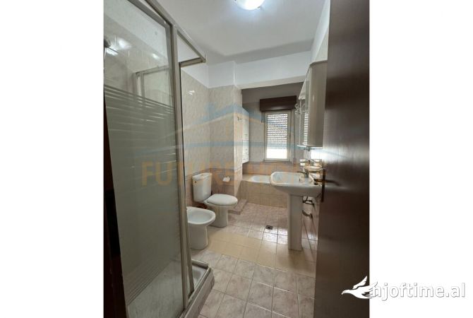 Shtepi me qera Apartament ne Tirane, 2+1, Mobilimi E mobiluar, Pagesa 700  Euro.