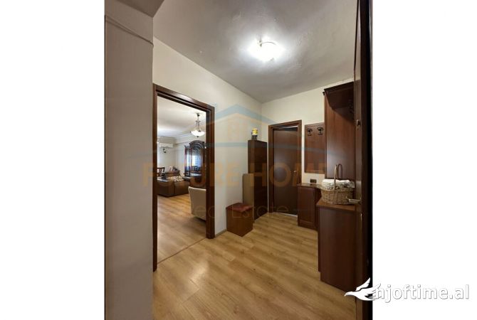 Shtepi me qera Apartament ne Tirane, 2+1, Mobilimi E mobiluar, Pagesa 700  Euro.