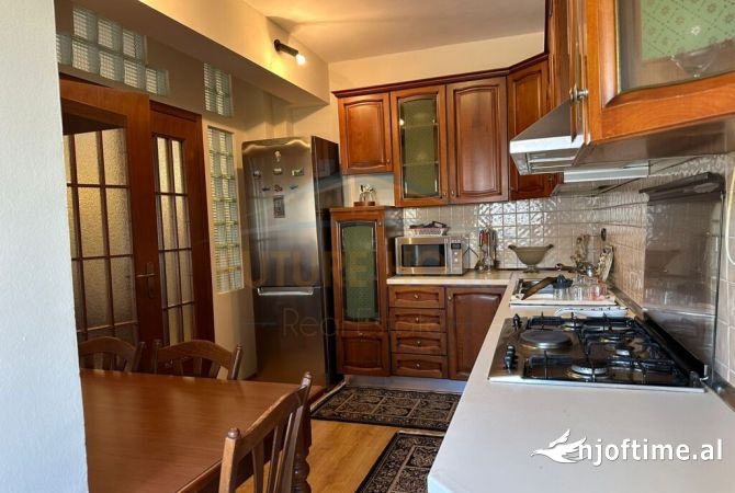 Shtepi me qera Apartament ne Tirane, 2+1, Mobilimi E mobiluar, Pagesa 700  Euro.