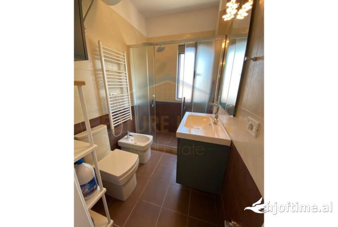 Shtepi me qera Apartament ne Tirane, 2+1, Mobilimi E mobiluar, Pagesa 850  Euro.