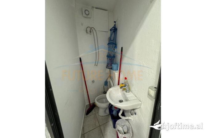 Ambiente Commerciale in Affitto 1+1 a Tirana - 450 Euro