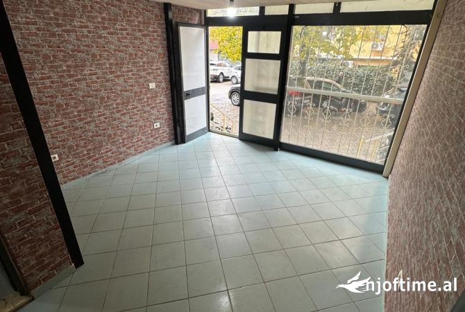 Ambiente Commerciale in Affitto 1+1 a Tirana - 500 Euro