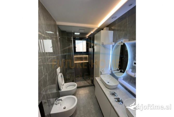 Shtepi ne shitje Apartament ne Tirane, 2+1, Mobilimi E mobiluar, Pagesa 150,000  Euro.