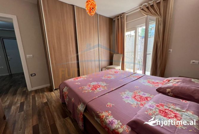 Shtepi ne shitje Apartament ne Tirane, 2+1, Mobilimi E mobiluar, Pagesa 150,000  Euro.