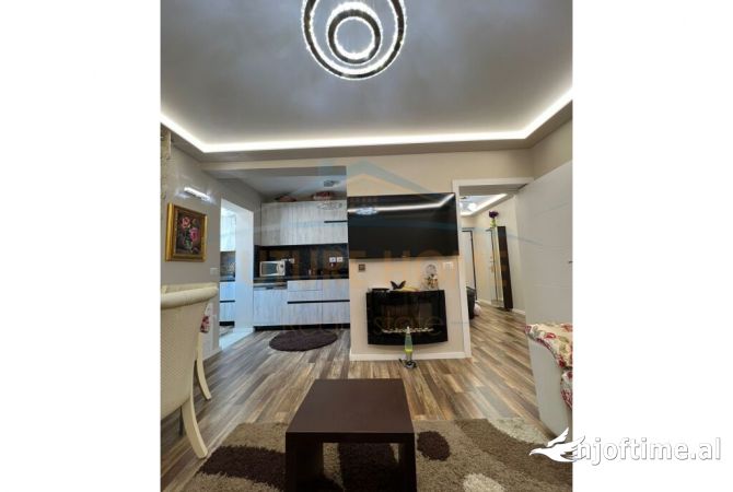 Shtepi ne shitje Apartament ne Tirane, 2+1, Mobilimi E mobiluar, Pagesa 150,000  Euro.
