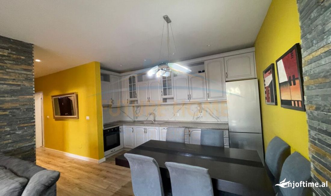 Shtepi me qera Apartament ne Tirane, 3+1, Mobilimi E mobiluar, Pagesa 950  Euro.