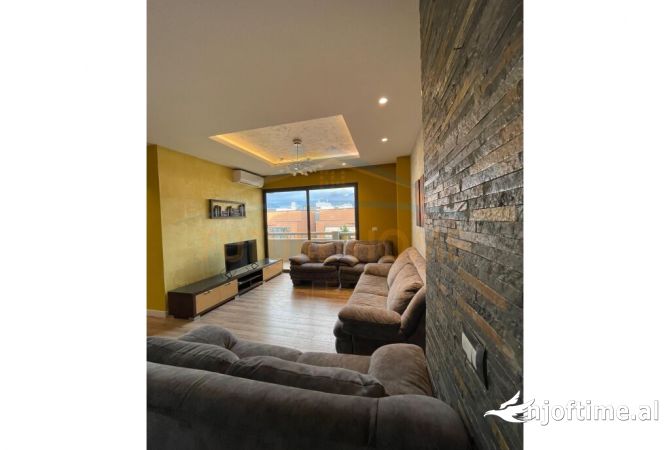 Shtepi me qera Apartament ne Tirane, 3+1, Mobilimi E mobiluar, Pagesa 950  Euro.