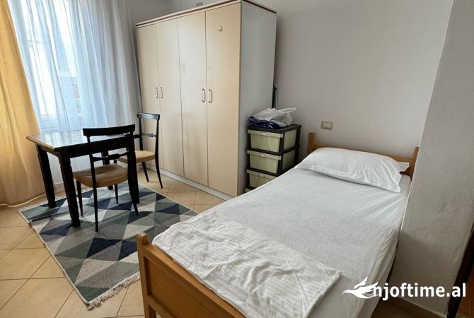 Shtepi me qera Apartament ne Tirane, Garsoniere, Mobilimi E mobiluar, Pagesa 300  Euro.