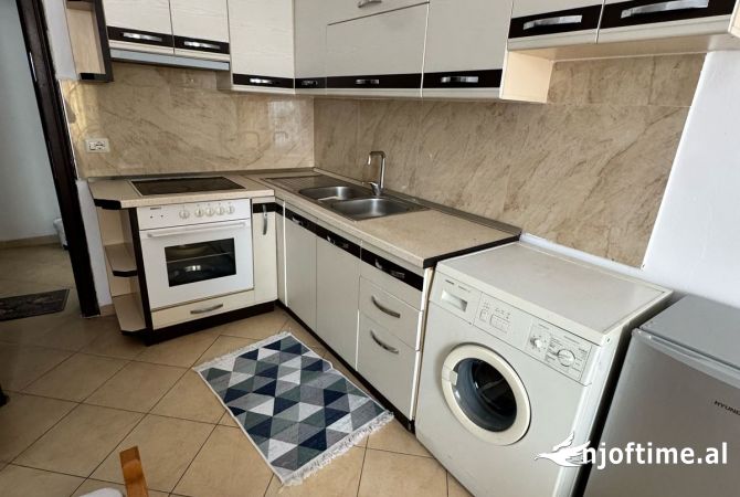 Shtepi me qera Apartament ne Tirane, Garsoniere, Mobilimi E mobiluar, Pagesa 300  Euro.