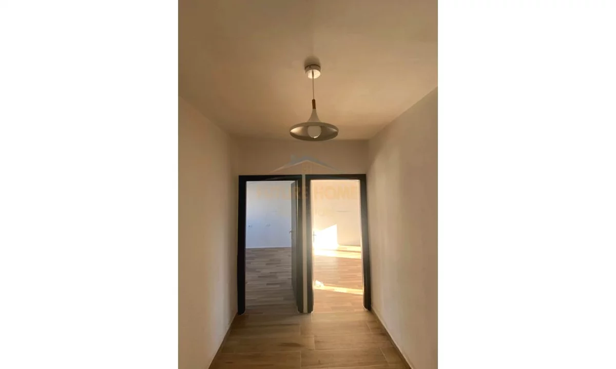 Shtepi me qera Apartament ne Tirane, 1+1, Mobilimi Pjeserisht e mobiluar, Pagesa 50,000  Leke.