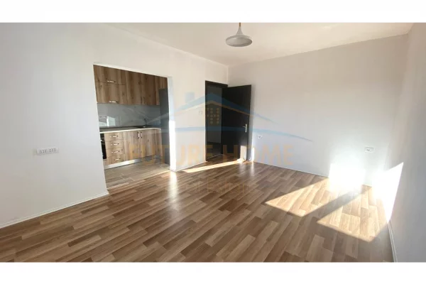 Shtepi me qera Apartament ne Tirane, 1+1, Mobilimi Pjeserisht e mobiluar, Pagesa 50,000  Leke.