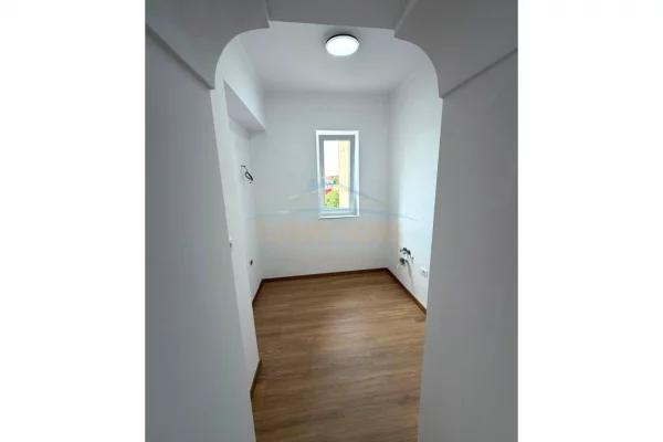 Shitet, Apartament 1+1, Medreseja, Tiranë.