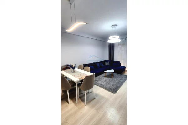 Shtepi me qera Apartament ne Tirane, 2+1, Mobilimi E mobiluar, Pagesa 70,000  Leke.
