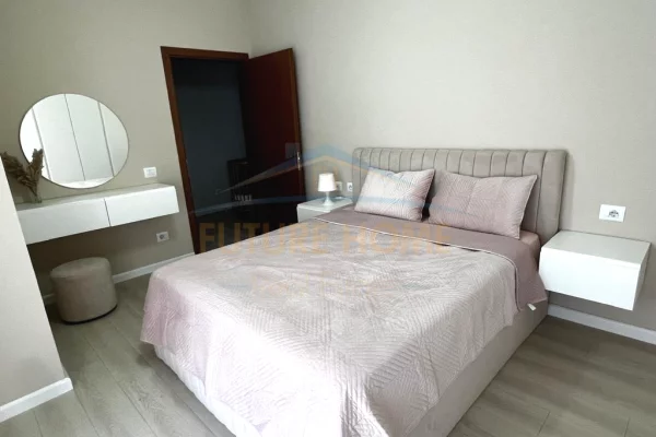 Shtepi me qera Apartament ne Tirane, 2+1, Mobilimi E mobiluar, Pagesa 70,000  Leke.