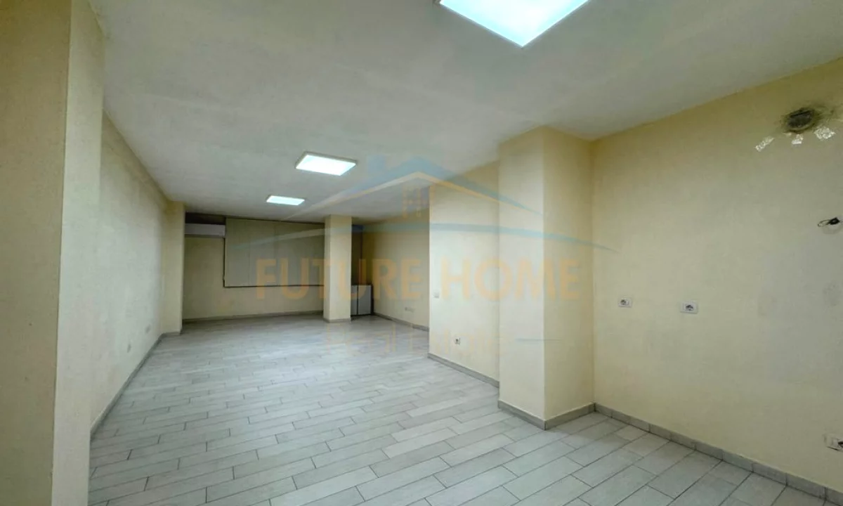 Qira, Ambient Biznesi, Pazari i Ri, Tirane.