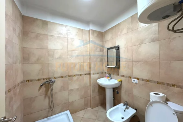 Qira, Ambient Biznesi, Pazari i Ri, Tirane.