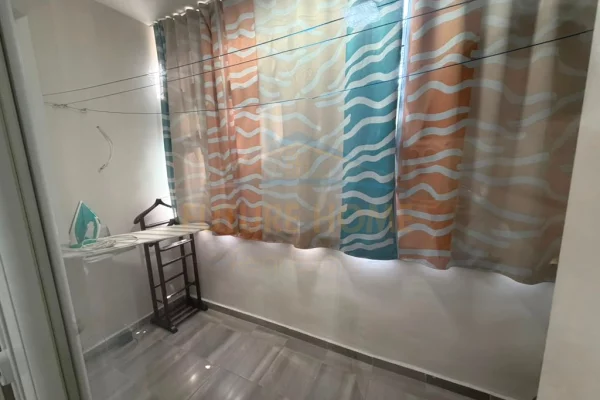 Shtepi me qera Apartament ne Tirane, 2+1, Mobilimi E mobiluar, Pagesa 85,000  Leke.