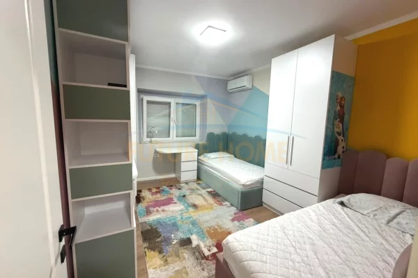 Shtepi me qera Apartament ne Tirane, 2+1, Mobilimi E mobiluar, Pagesa 85,000  Leke.