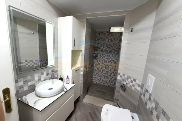 Shtepi me qera Apartament ne Tirane, 2+1, Mobilimi E mobiluar, Pagesa 85,000  Leke.