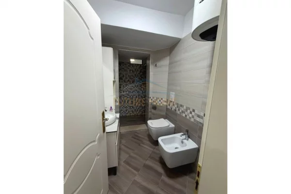 Shtepi me qera Apartament ne Tirane, 2+1, Mobilimi E mobiluar, Pagesa 85,000  Leke.