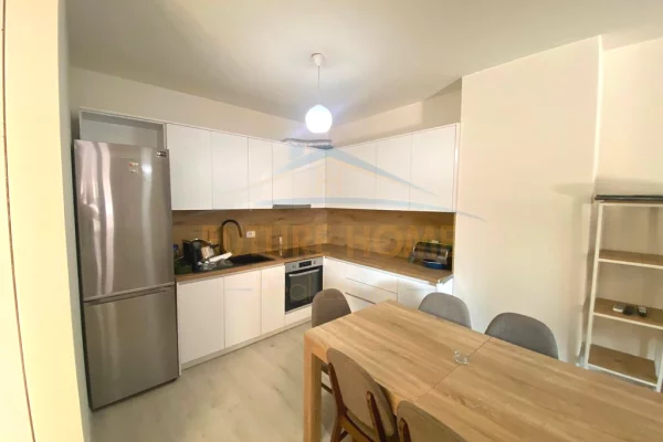 Shtepi me qera Apartament ne Tirane, 2+1, Mobilimi E mobiluar, Pagesa 1,000  Euro.