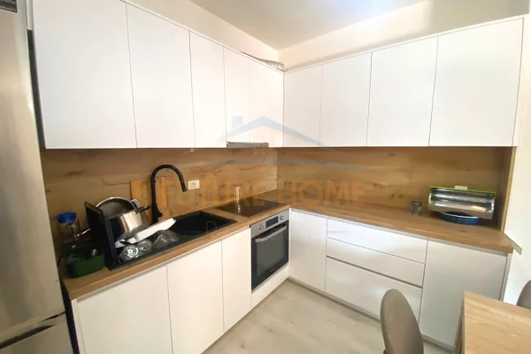 Shtepi me qera Apartament ne Tirane, 2+1, Mobilimi E mobiluar, Pagesa 1,000  Euro.