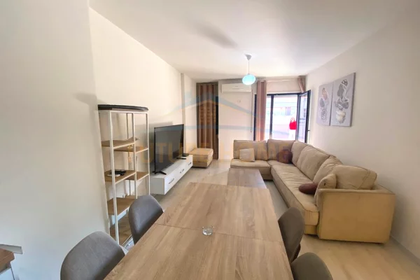 Shtepi me qera Apartament ne Tirane, 2+1, Mobilimi E mobiluar, Pagesa 1,000  Euro.