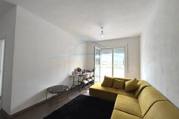 Shtepi me qera Apartament ne Tirane, 2+1, Mobilimi E mobiluar, Pagesa 450  Euro.