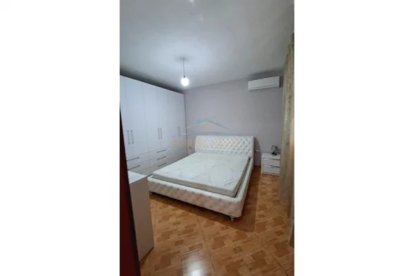 Shtepi me qera Apartament ne Tirane, 2+1, Mobilimi E mobiluar, Pagesa 420  Euro.