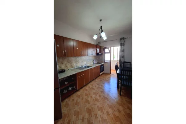 Shtepi me qera Apartament ne Tirane, 2+1, Mobilimi E mobiluar, Pagesa 420  Euro.