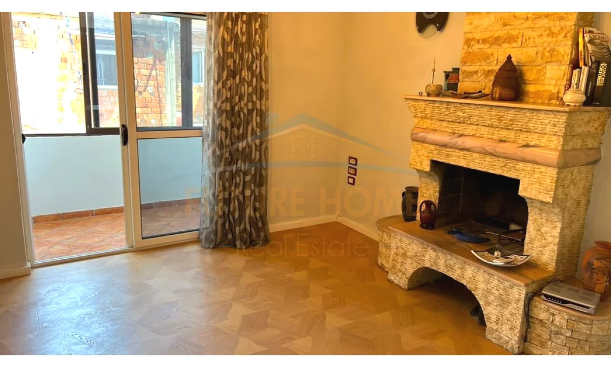 Shtepi ne shitje Apartament ne Tirane, 2+1, Mobilimi Pjeserisht e mobiluar, Pagesa 15,000,000  Leke.