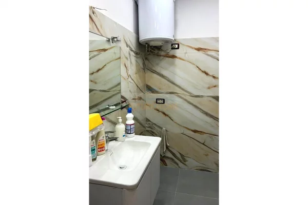 Shtepi ne shitje Apartament ne Tirane, 2+1, Mobilimi Pjeserisht e mobiluar, Pagesa 15,000,000  Leke.