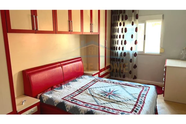 Shtepi ne shitje Apartament ne Tirane, 2+1, Mobilimi Pjeserisht e mobiluar, Pagesa 15,000,000  Leke.