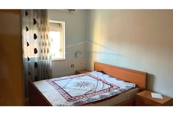 Shtepi ne shitje Apartament ne Tirane, 2+1, Mobilimi Pjeserisht e mobiluar, Pagesa 15,000,000  Leke.