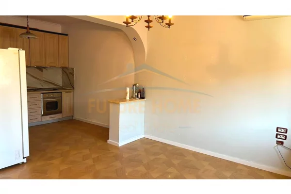 Shtepi ne shitje Apartament ne Tirane, 2+1, Mobilimi Pjeserisht e mobiluar, Pagesa 15,000,000  Leke.