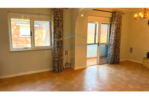 Shtepi ne shitje Apartament ne Tirane, 2+1, Mobilimi Pjeserisht e mobiluar, Pagesa 15,000,000  Leke.