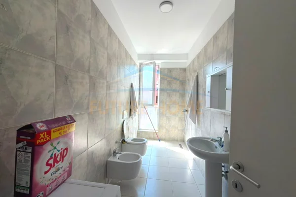 Shtepi me qera Apartament ne Tirane, 2+1, Mobilimi E mobiluar, Pagesa 75,000  Leke.